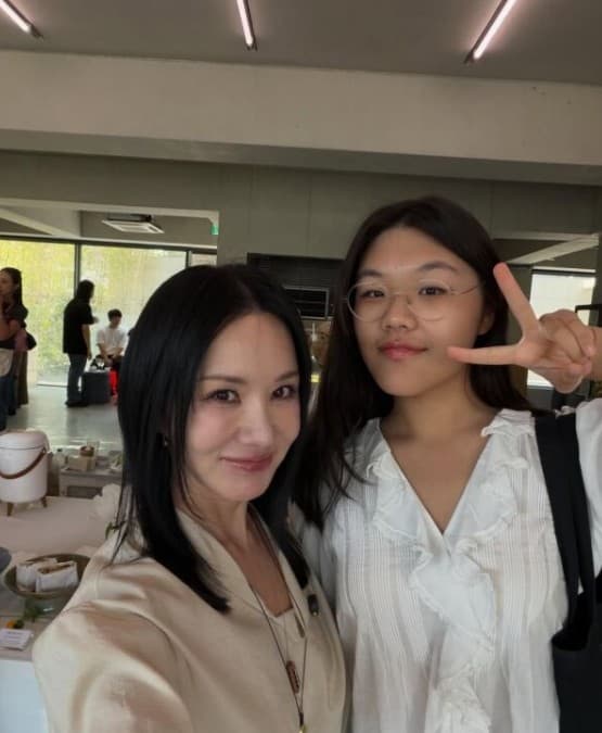 엄정화 조카 엄지온